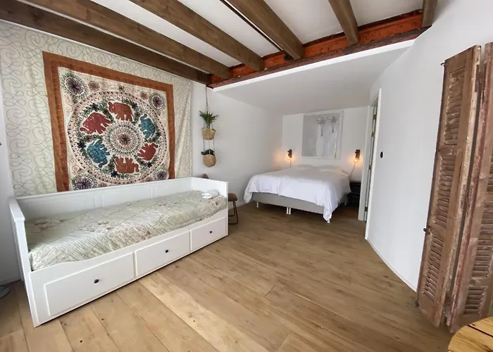 So-hum Bed & Breakfast 3*